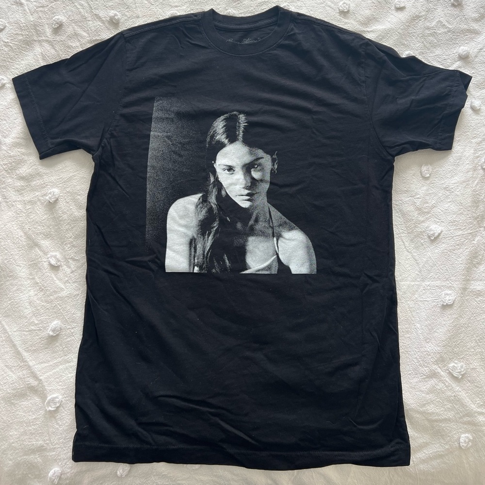 Gracie Abrams Black Portrait Tee